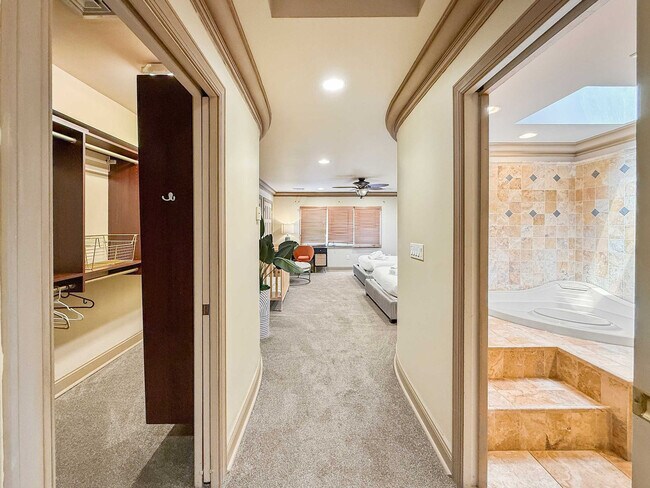 Building Photo - 602 S Front St