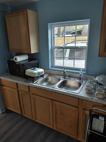 Building Photo - 102 Rock Church St