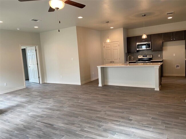 Building Photo - 525 CR 306