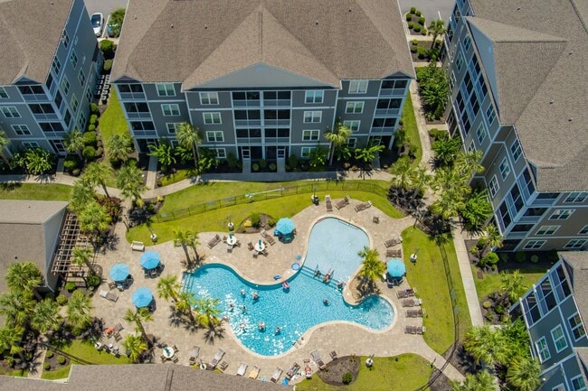 Building Photo - The Villages at Queens Harbour II