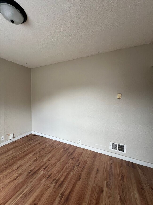 Building Photo - 93754