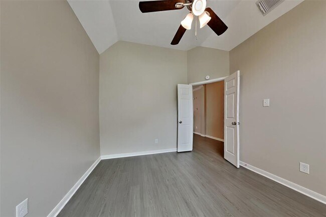 Building Photo - 8815 Lawncliff Ln