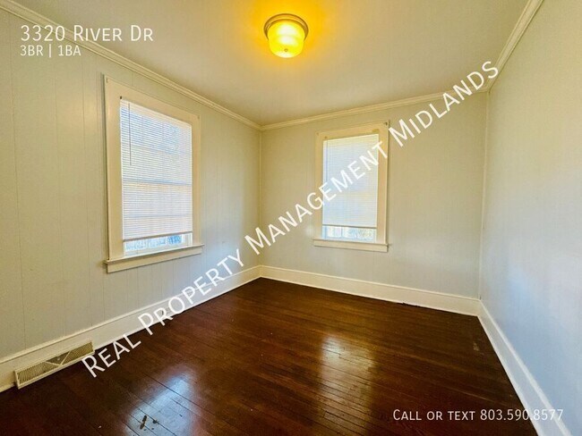 Building Photo - 3320 River Dr