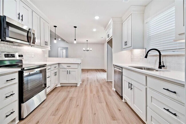 Building Photo - 78 Argyll Dr