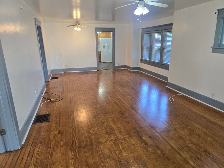 Building Photo - 3401 Hamilton Pl