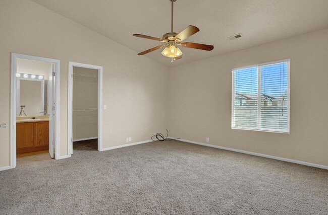 Building Photo - 2424 St Paul Dr