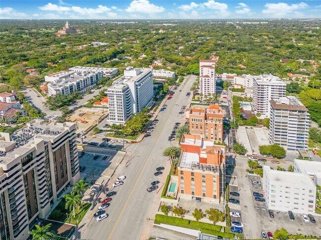 Building Photo - 671 Biltmore Way