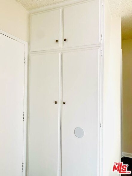 Building Photo - 1833 Normandie Ave