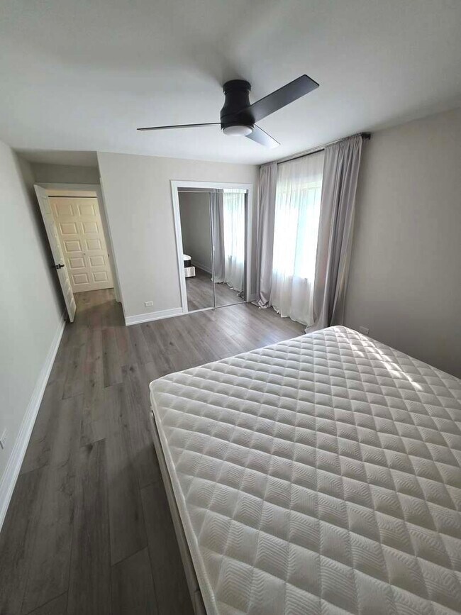 Building Photo - 2800 Mitchell Dr