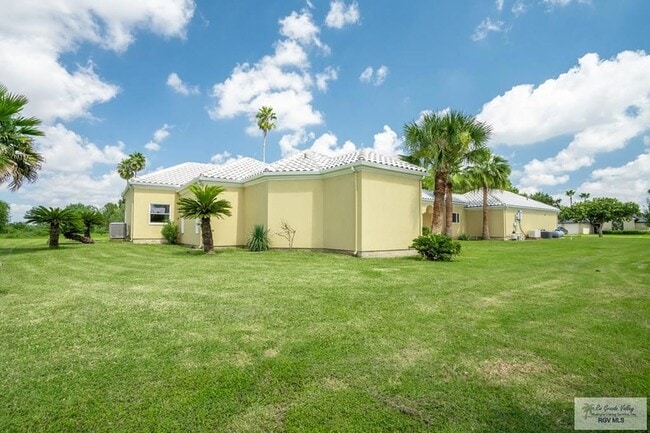 Building Photo - 709 Avenida Morelos