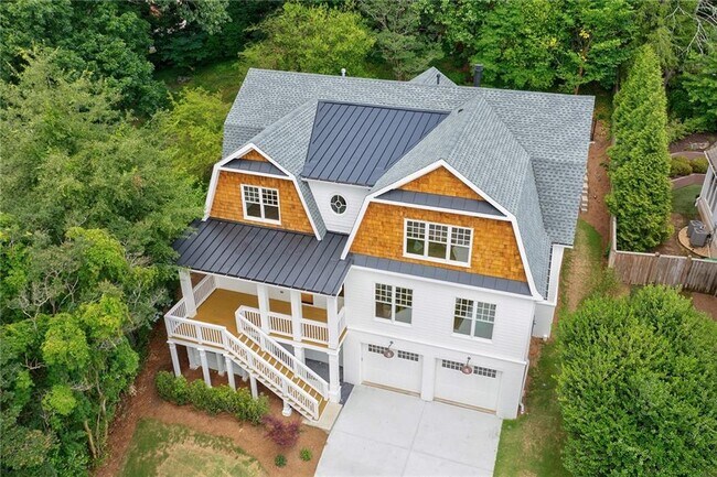Building Photo - 2717 Skyland Dr NE