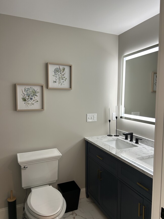 double vanity master bath - 5 Woodgate Rd