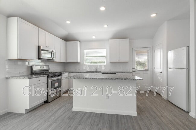 Building Photo - 706 Red Fld Wy
