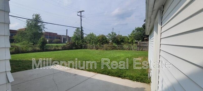 Building Photo - 555 Wesbrook St