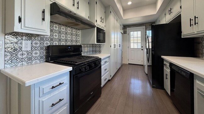 Building Photo - 1054 W Clifton Ave