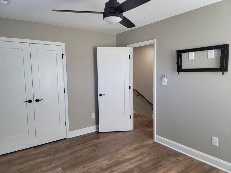 Building Photo - 7009 Wright Rd