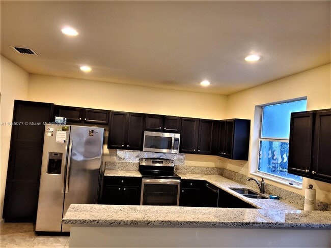 Building Photo - 9446 SW 170th Ave