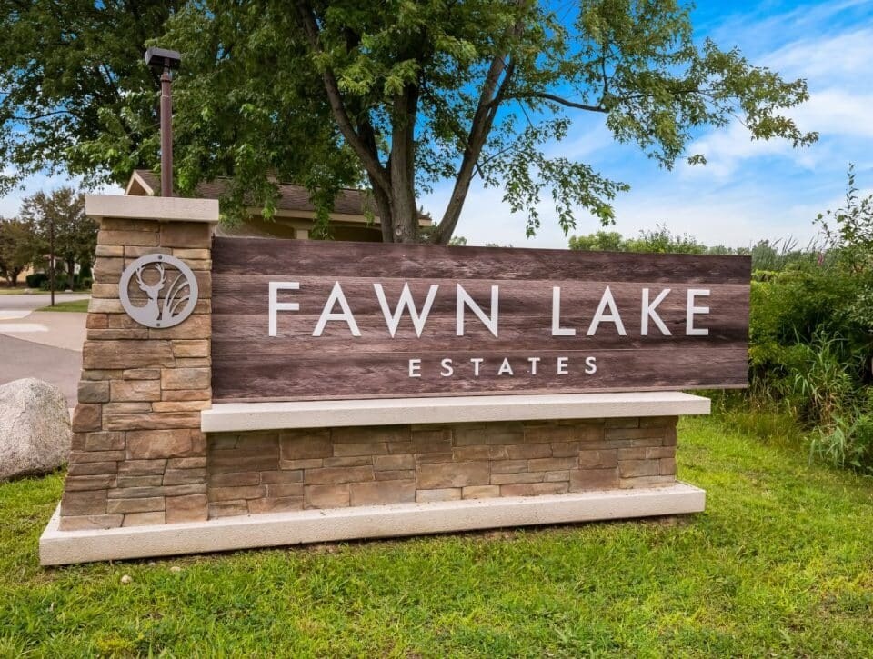 Building Photo - 831 N Pontiac Trail