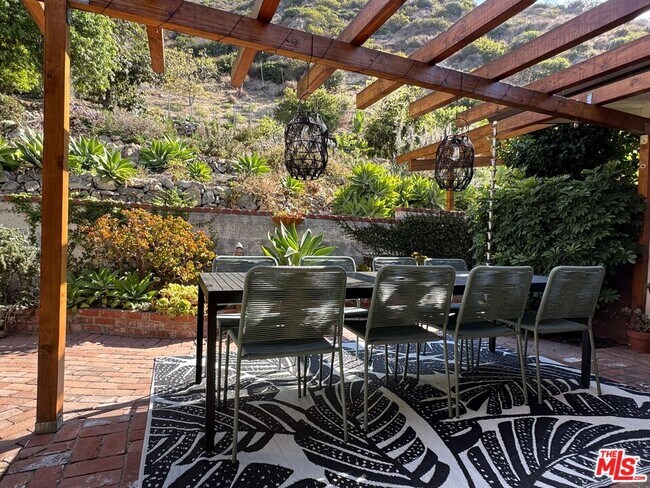 Building Photo - 5942 Paseo Cyn Dr