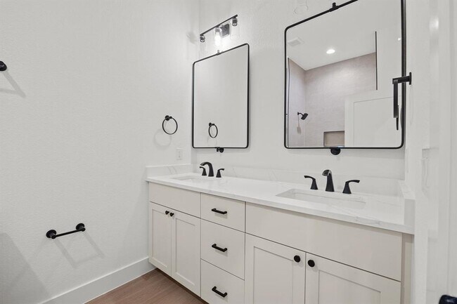 Building Photo - 21679 High Dr