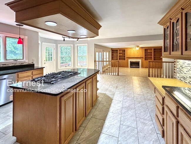 Building Photo - 3059 Southampton Dr