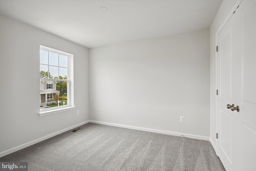 Building Photo - 121 Solstice Way