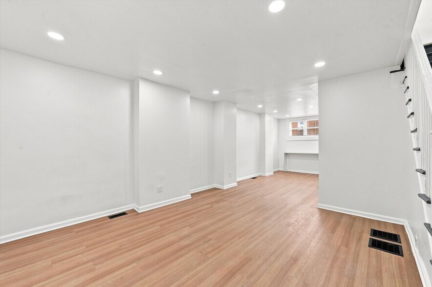 Building Photo - 6711 Linmore Ave