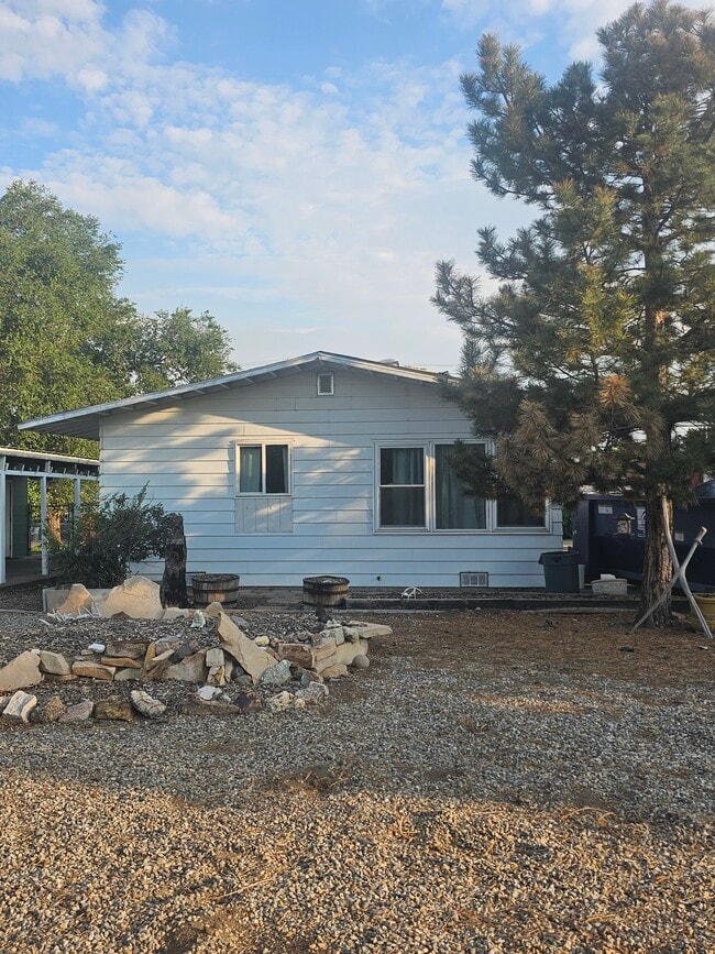 Building Photo - 2015 Elm Ave