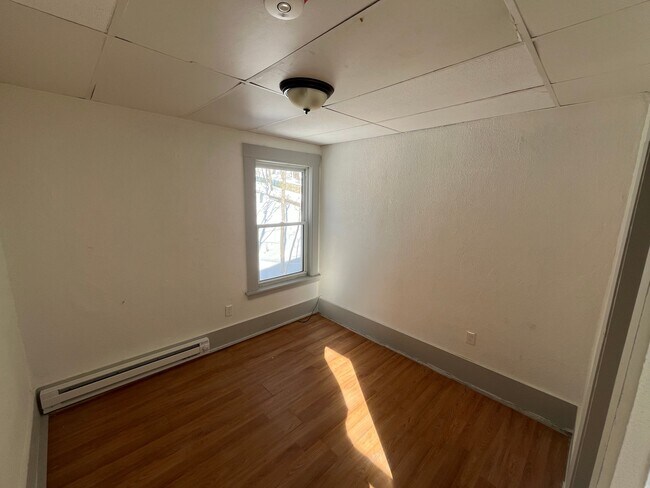 Building Photo - 40 Garnet St