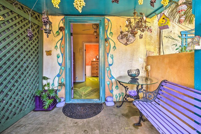 Building Photo - 2434 Cloverfield Blvd