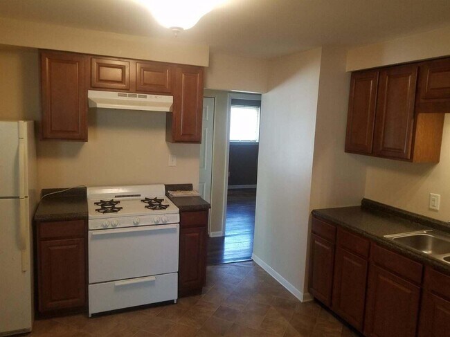 Building Photo - 1420 Gattegno St