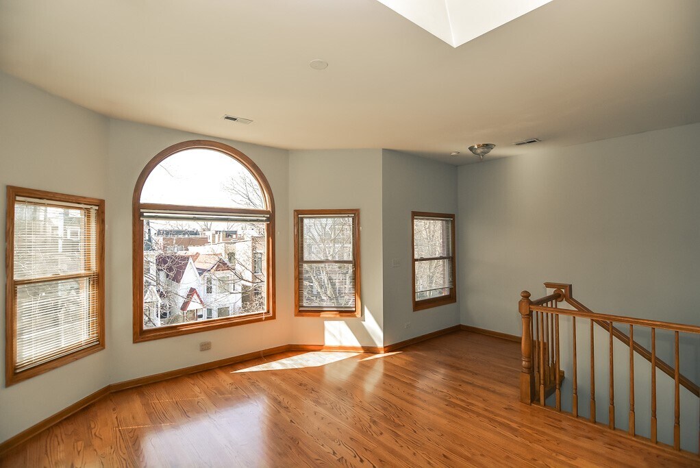 Building Photo - 3721 N Janssen Ave