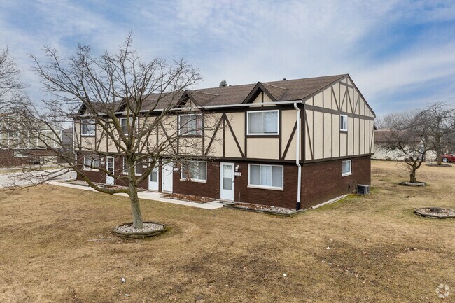 7502 Whitcomb St - Merrillville 4 Plexes