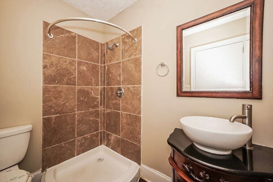 Building Photo - 207 N Milford Dr