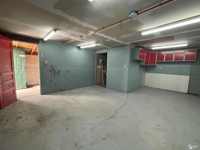 Building Photo - 1273 Lindbergh St