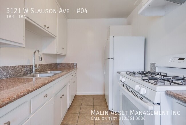 Building Photo - 3121 W Slauson
