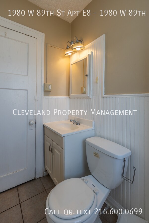 Building Photo - 1980 W 89th St