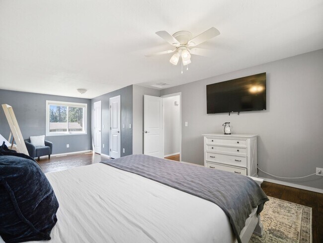 Building Photo - Spacious 4-Bedroom Pet-Friendly Home in North Spokane