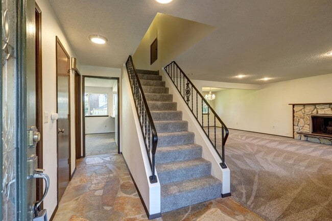Building Photo - Beautiful View-Quiet Twin Lakes Neighborhood
