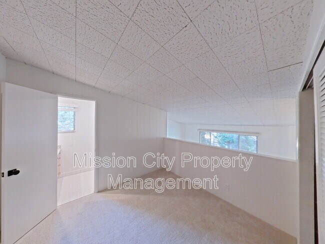 Building Photo - 1016 E Canon Perdido St