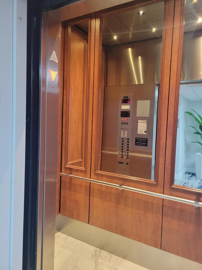 Building Photo - 3221 S Ocean Blvd