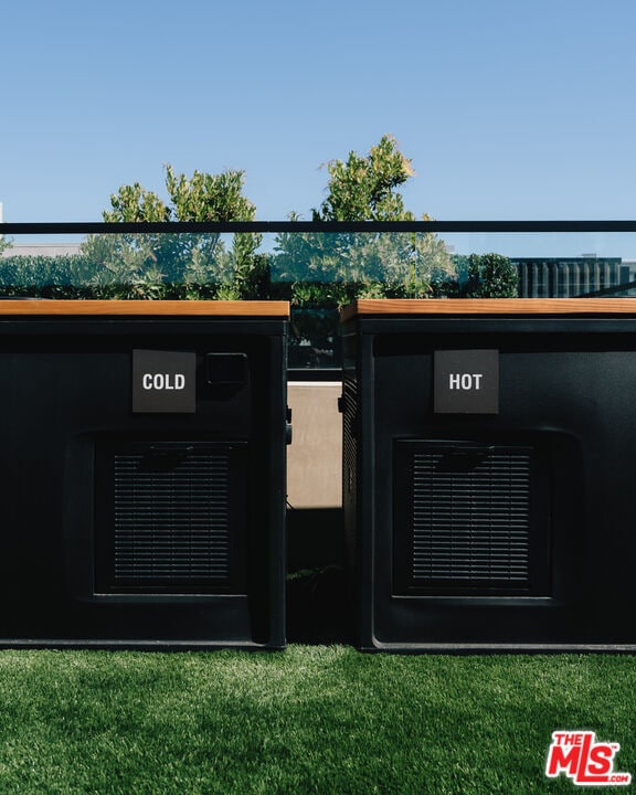 Building Photo - 350 N Palm Dr