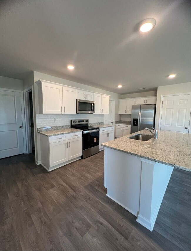 Building Photo - NEW CONTRUCTION!  Available for Immediate Move in!