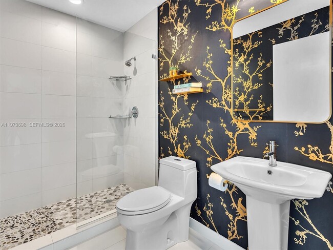 Building Photo - 2020 N Bayshore Dr