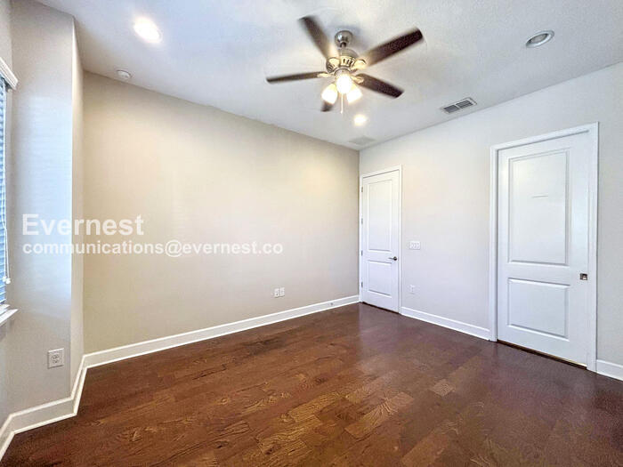 Building Photo - 13873 Benavente Ave