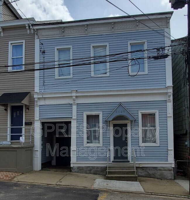 Building Photo - 1109 Goettmann St