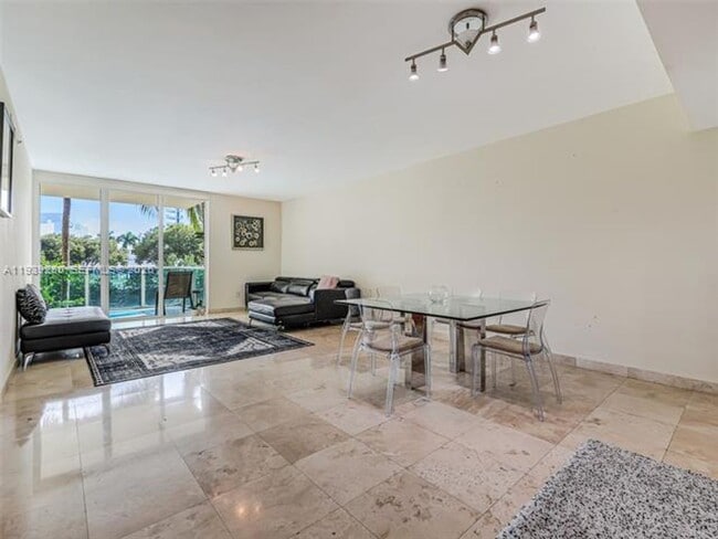 Building Photo - 3330 NE 190th St