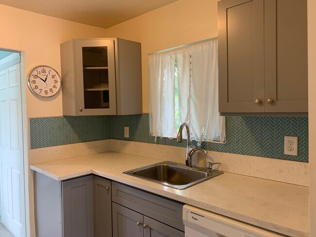 Building Photo - 4640 Arizona St