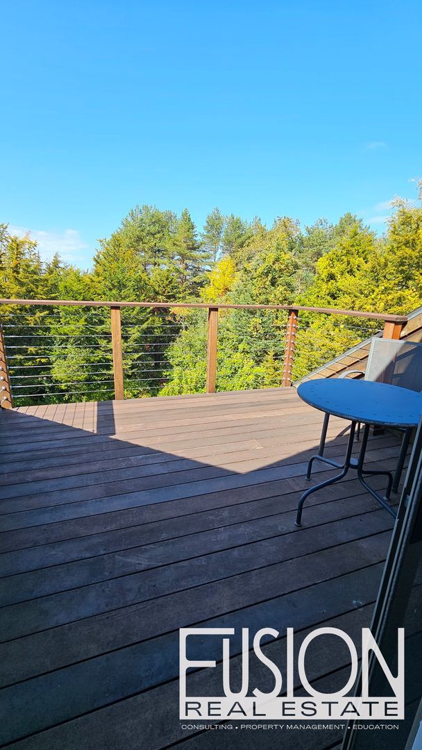 Building Photo - Contemporary 3 bed/2.5 bath on 10 Private Acres with Deeded Lake Access down the Road!
