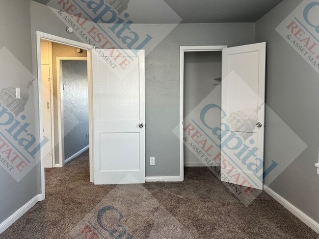 Building Photo - Cozy 2 Bedroom